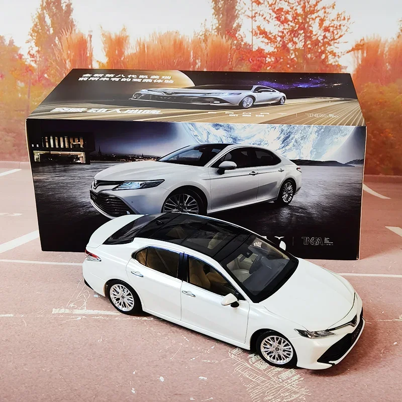 

Original factory 1:18 Toyota all-new eighth generation Camry TOYOTA CAMRY car model alloy