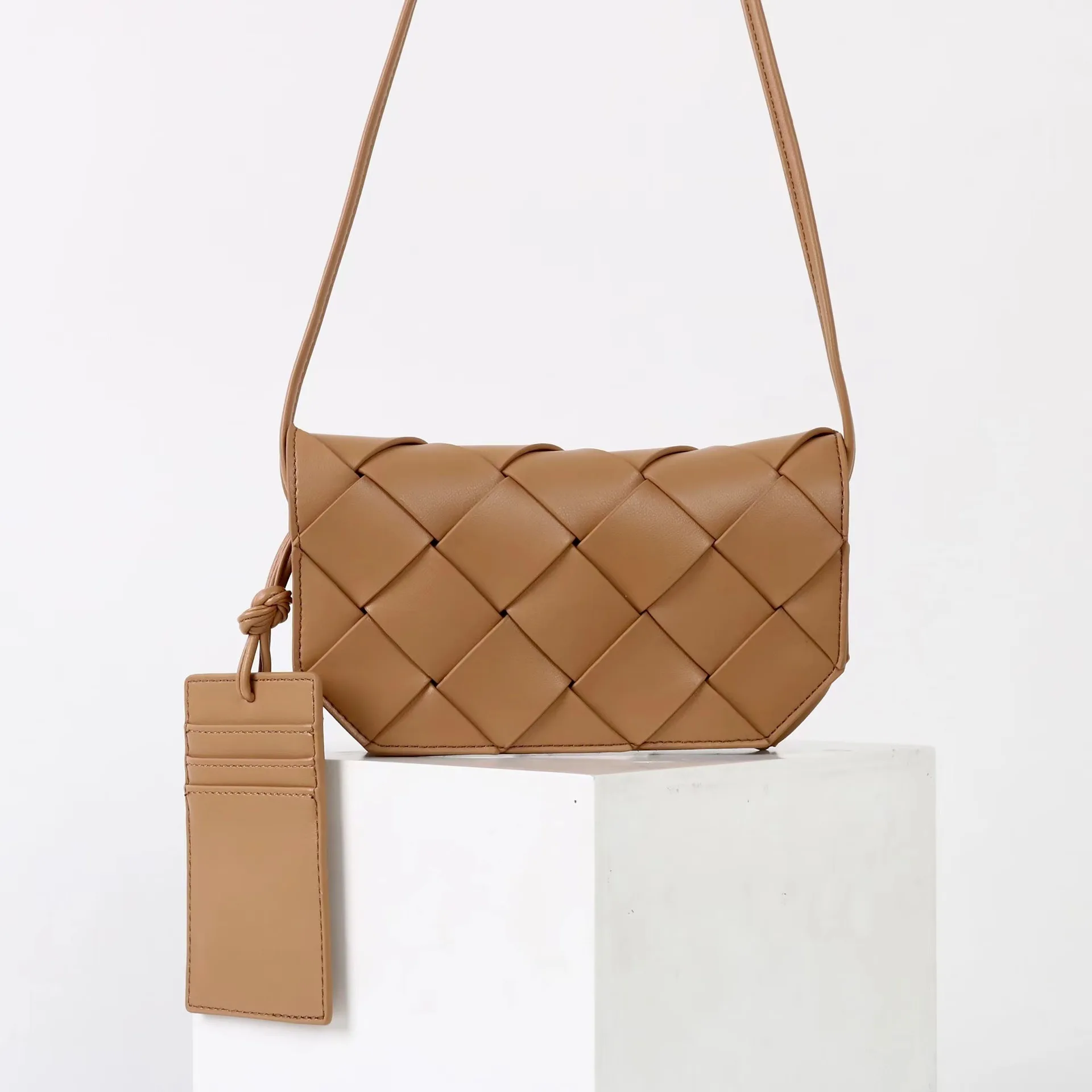 

Сумки через плечо, женские сумки 2025, новинка весны и осени, кожаный клатч, модная женская сумка высокого качества с клапаном