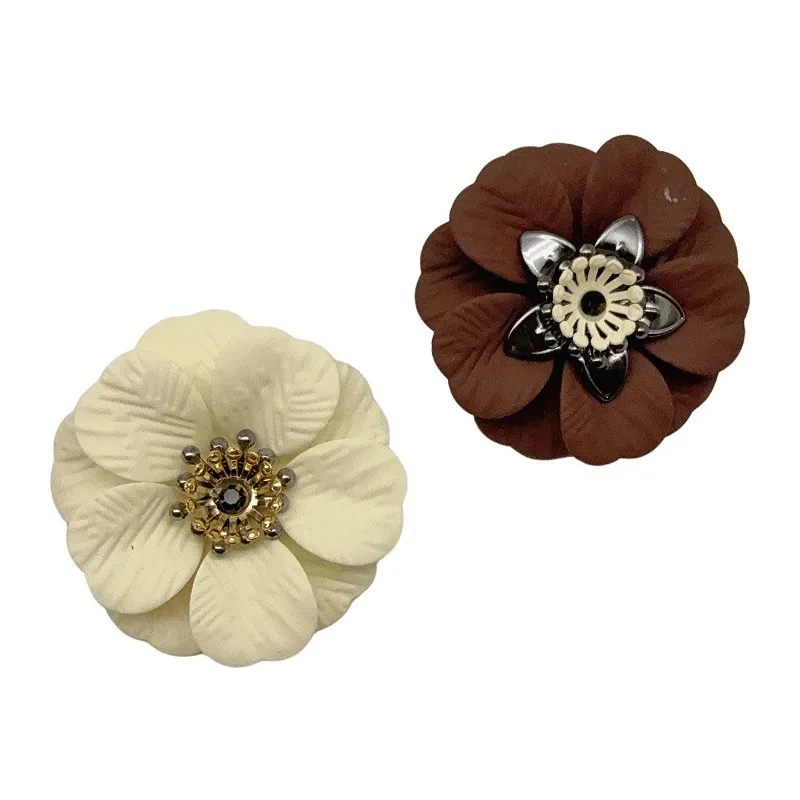 

Двухцветные объемные цветочные серьги для женщин, для путешествий и фотосессий.