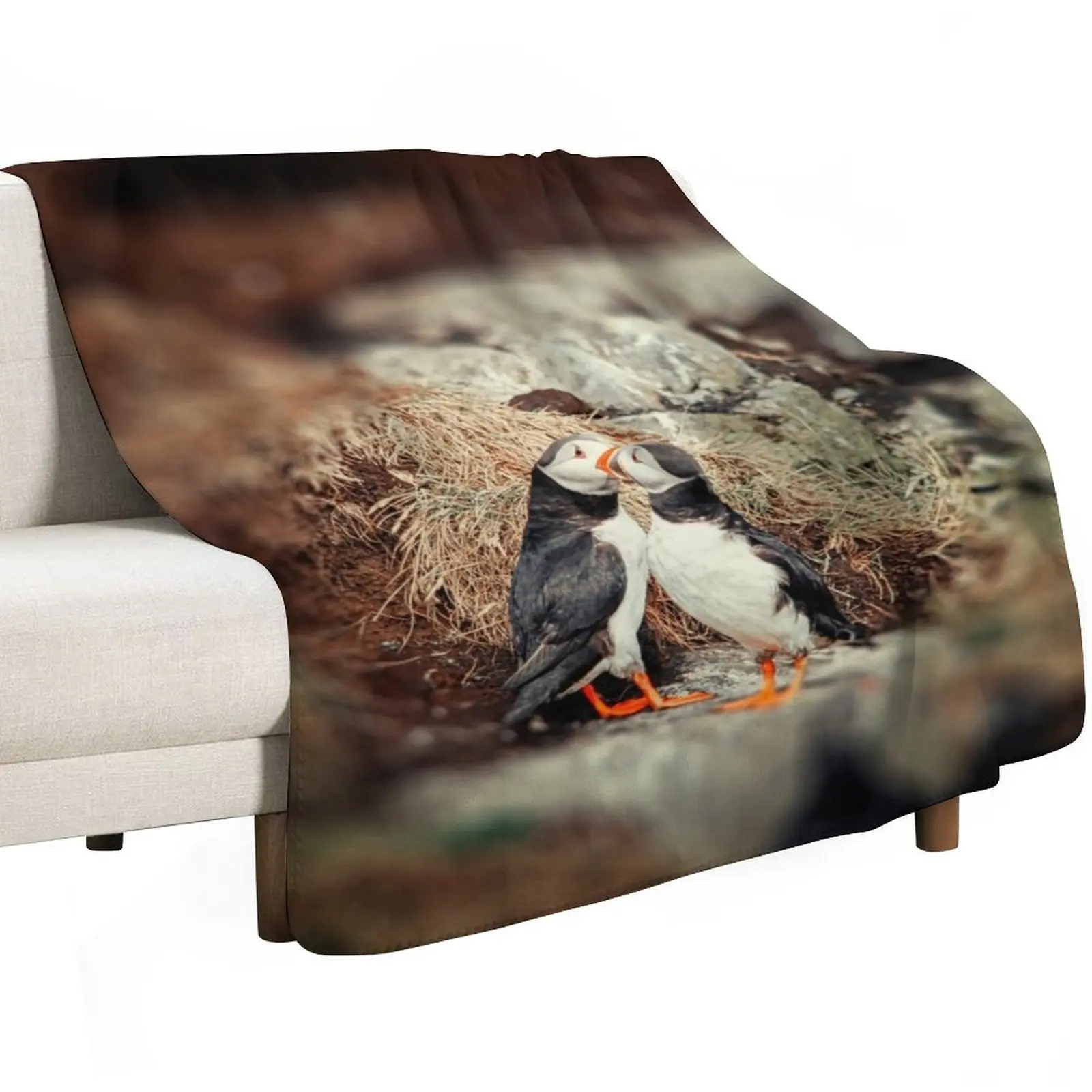 Two puffins in love Throw Blanket Blankets For Bed manga Thermal Blankets For Sofas Beautifuls decorative Blankets