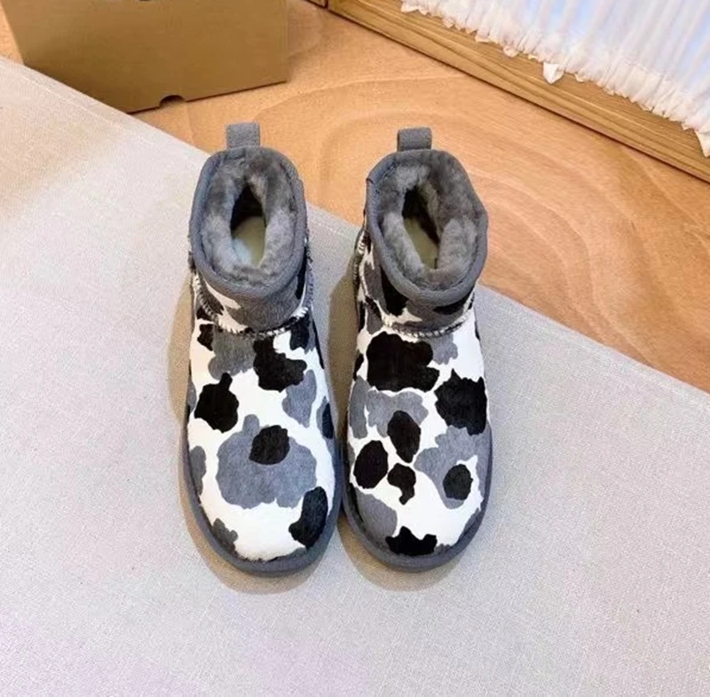 

2021 winter new milk Cow patterned Outdoor waterproof warm sheepskin snow boots for women and kids