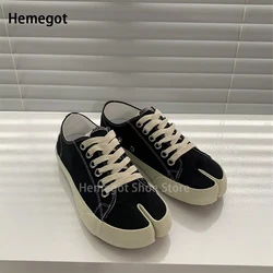 Split Toe Canvas Sneakers Men Tabi Lace Up Shoes Low-Top Fashion Luxury Handmade Runway Casual Flats 2024 Zapatos Para Mujere