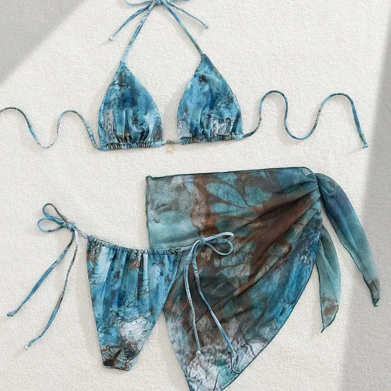 ​ ชุดบิกินี่ลายดอกไม้สไตล์เรโทรสำหรับผู้หญิงแบบใหม่ 3 ชิ้น ชุดว่ายน้ำเอวสูงผูกข้าง ชุดว่ายน้ำสำหรับวันหยุดพักผ่อนที่ชายหาด ​   บิกินี