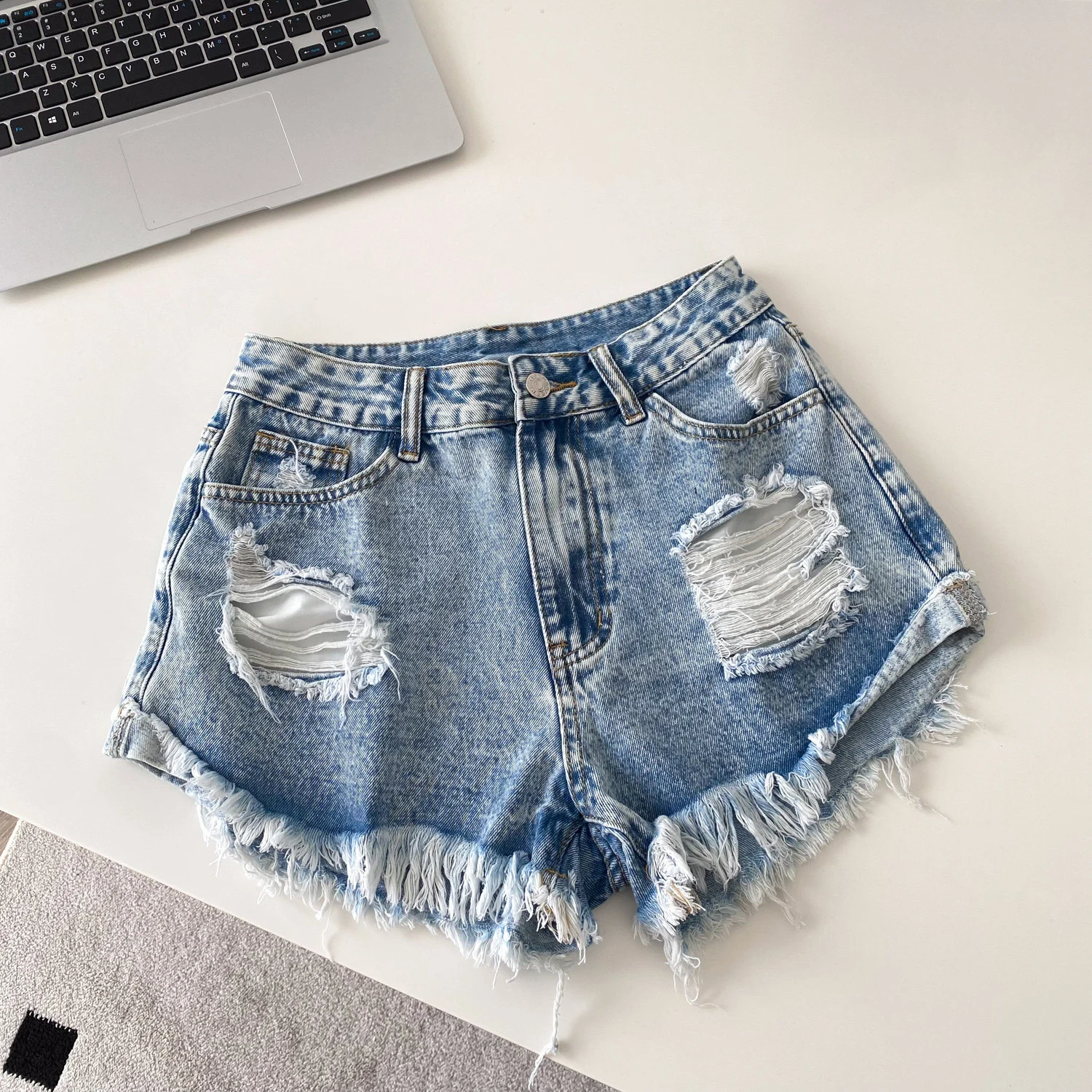

European American Hole Ripped Tassel Denim Shorts for Women Summer New Retro High Waist Raw Edge Loose Dance Hotpants