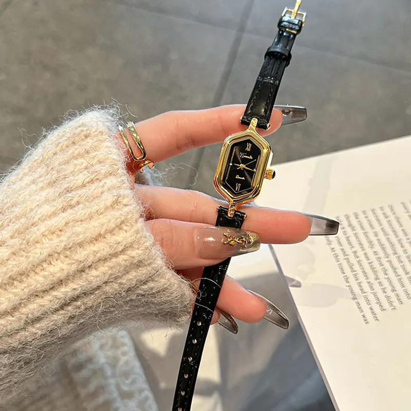 Unique Design Rectangular Dial Roman Scale Small Gold Watch for Ladies, Elegant Brown Black Quartz Watch Relogio Feminino