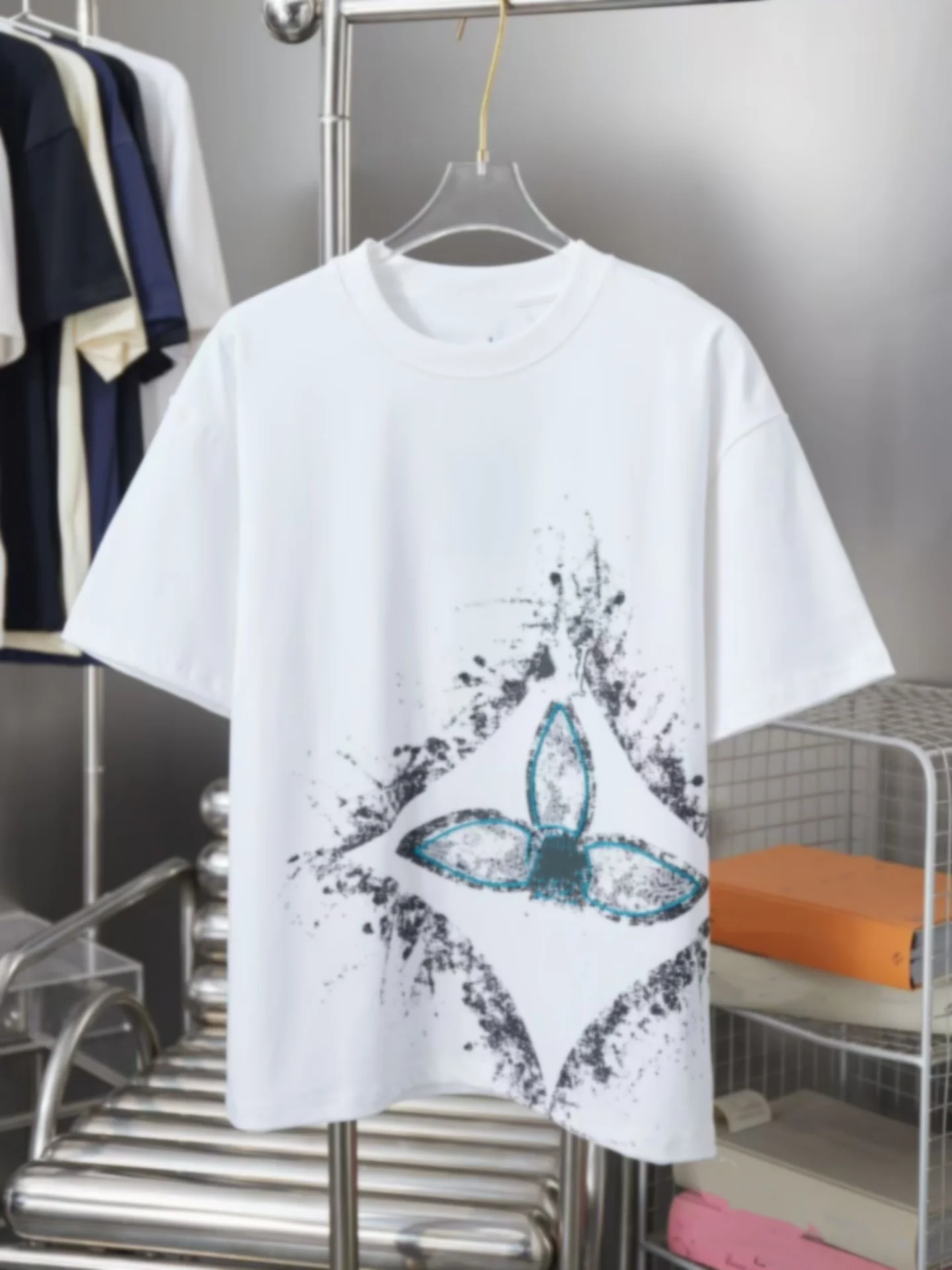 

Высококачественная футболка с вышивкой для мужчин и женщин, черная, белая, модная, новинка ранней весны, с узором