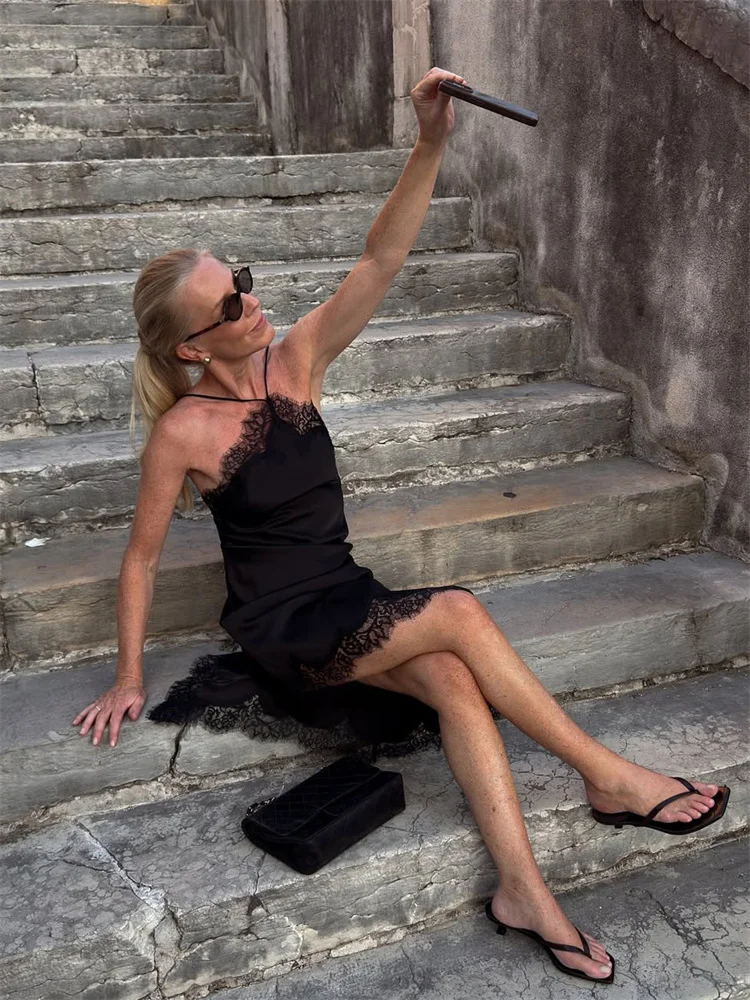 Tossy موضة الصيف الدانتيل فستان قصير للنساء المرقعة عارية الذراعين سليم السباغيتي الصلبة فستان الحفلات الإناث الخامس الرقبة فستان أسود جديد