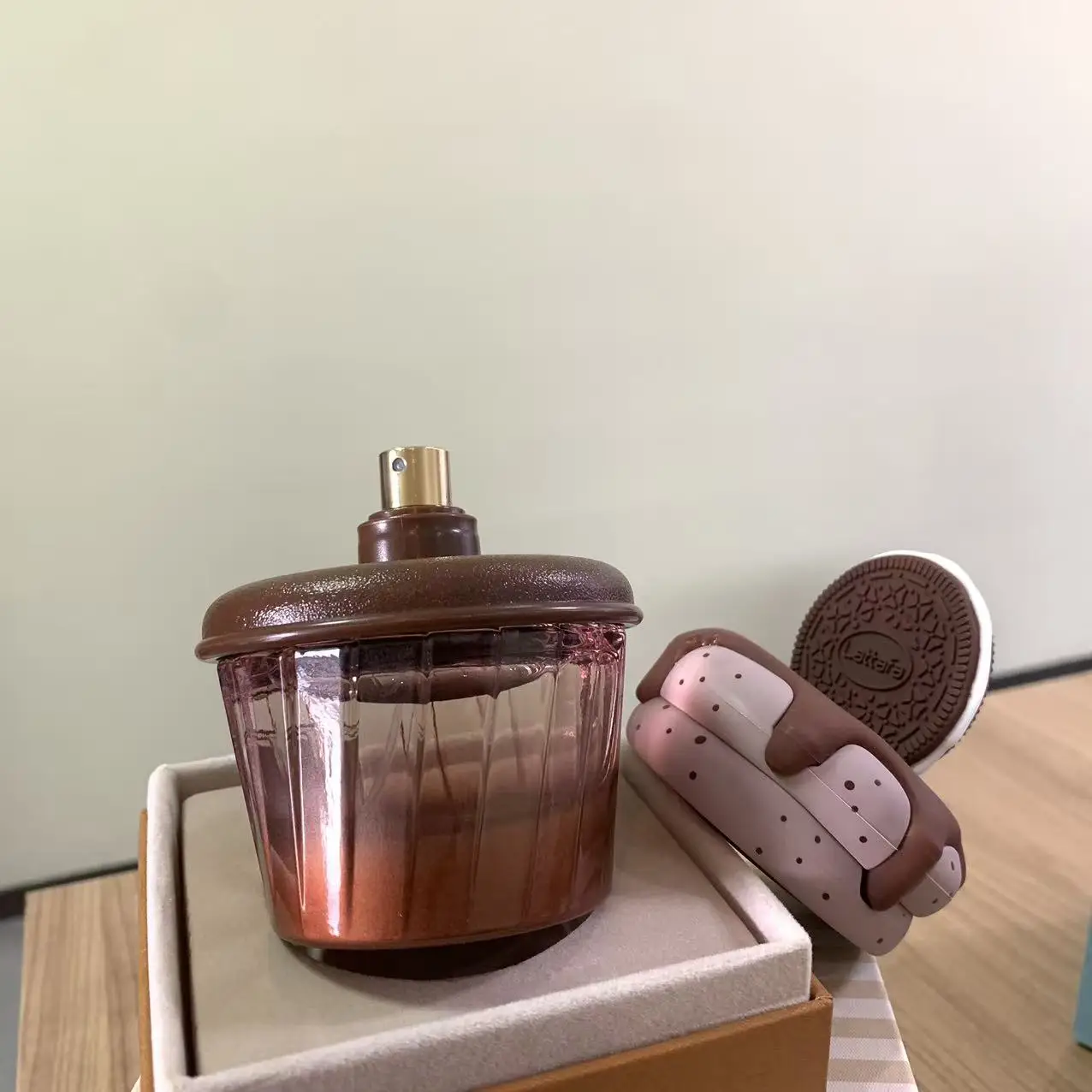 

Lattafa Cook 'ie Cra' ve парфюмерный спрей для мужчин и женщин 75 мл сладкий бисквитный ванильный и сахарный парфюмерный спрей для гурманов