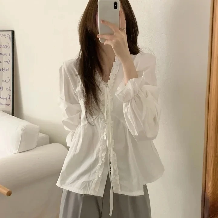 韓国風レディースレーストップ、ロマンチックなVネックボウブラウス、長袖、若々しいマッシュルームレースシャツ、エレガントな服装に