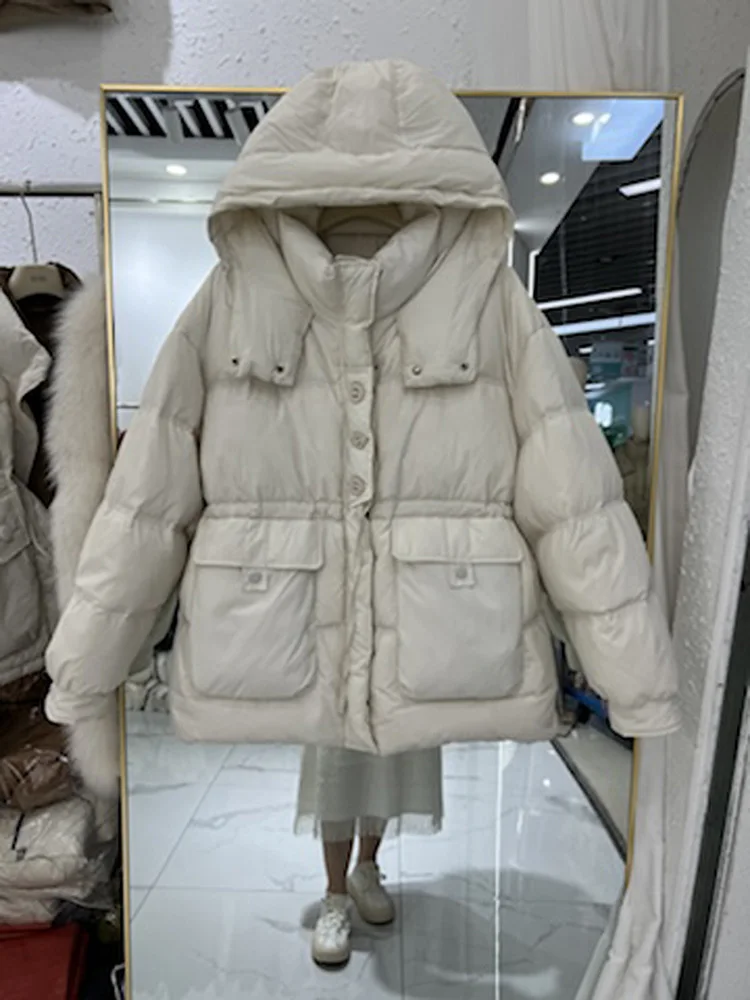 2025 neue Winter Verdickte Unten Jacke Frauen Einfarbig Mit Kapuze Temperament Taste Dekoration Mode Große Tasche Mantel