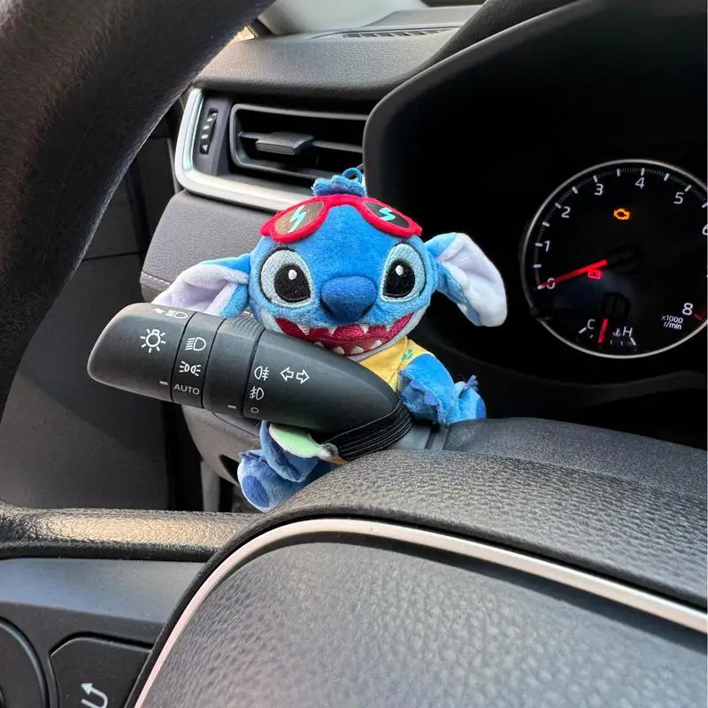 Poupée de poche de voiture Disney Stitch, modèle de décoration, personnalité créative, clignotant de voiture de grande valeur, essuie-glace, dessin animé mignon, cadeau d'ornement