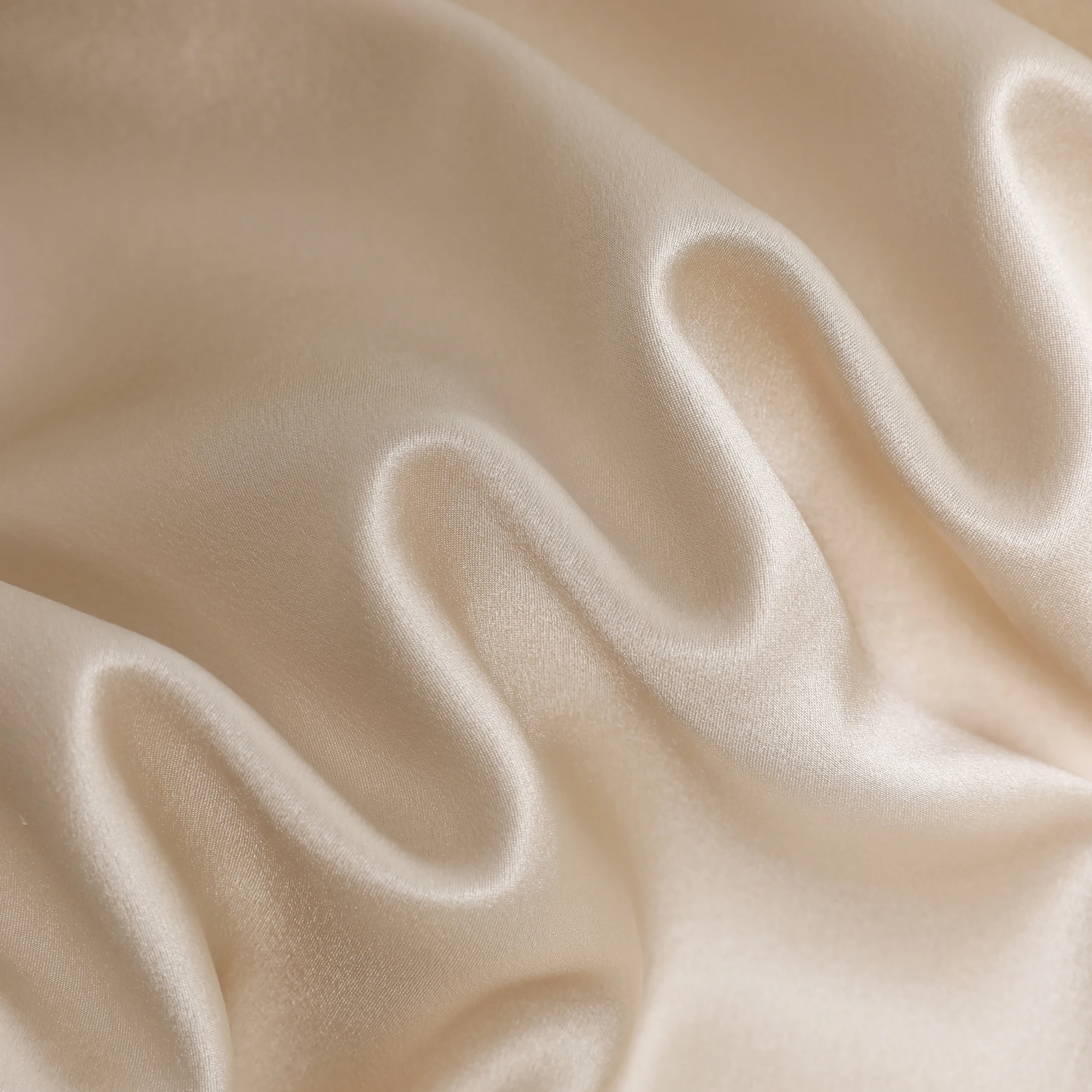 

Высококачественная шелковая ткань 30 момме из чистого туссах-шелка для пошива одежды, домашних губчатых подушек и рукоделия