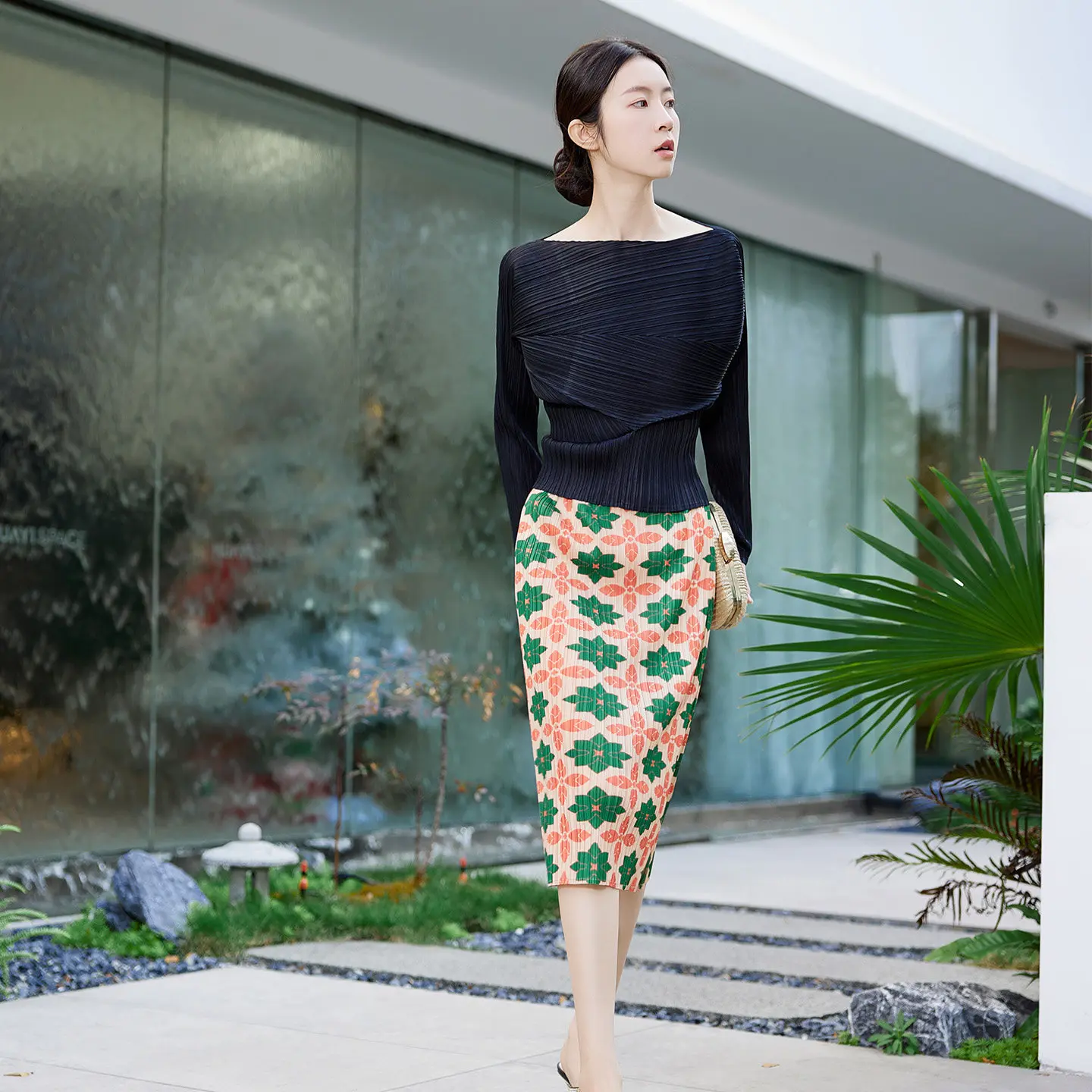 

Комплект из топа с асимметричными складками и длинными рукавами Miyake Fold 2026: Новинка весенне-летнего сезона для женского стиля и омоложения