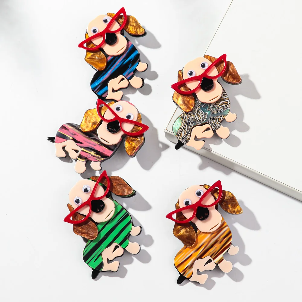 Cute Acrylic Smart Stripe Glasses Dog Brooches for Women Lovely Animals Brooch Lapel Pins Clothing 2024 Trend Accessories