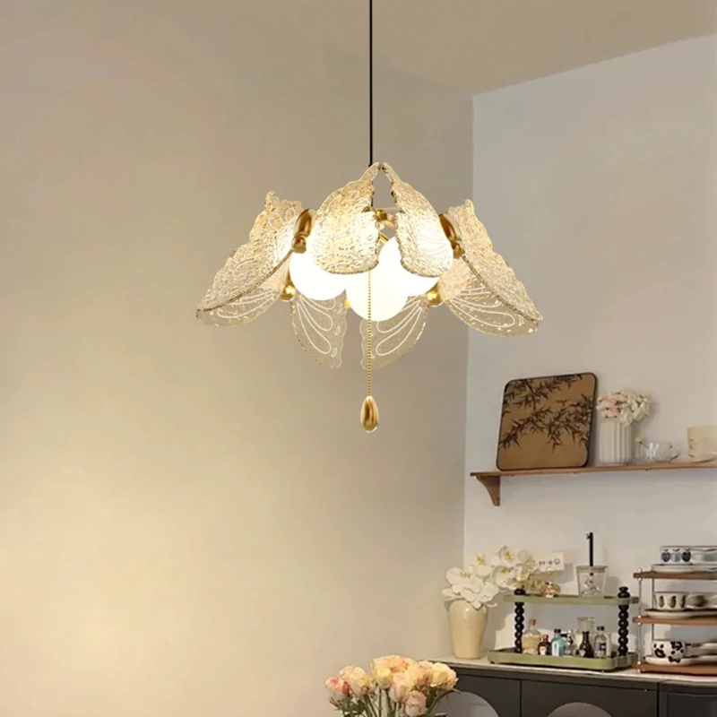 Light luxury restaurant chandelier medium ancient style retro creative butterfly advanced sense lamp