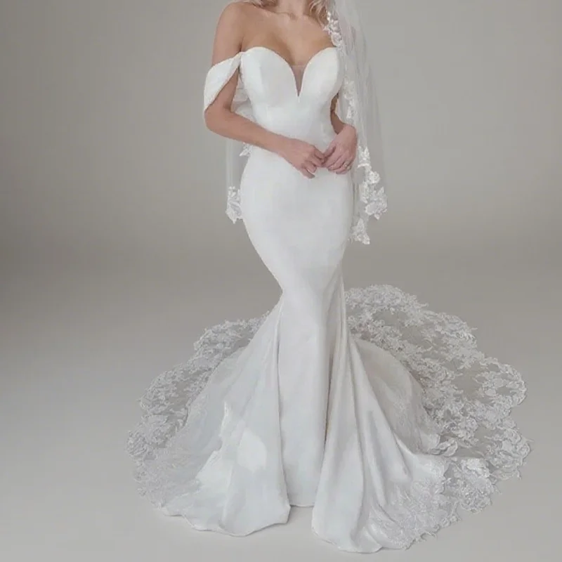 

Customized Wedding Dress Women's Sweetheart Lace Backless and Shoulderless Bridal Dress