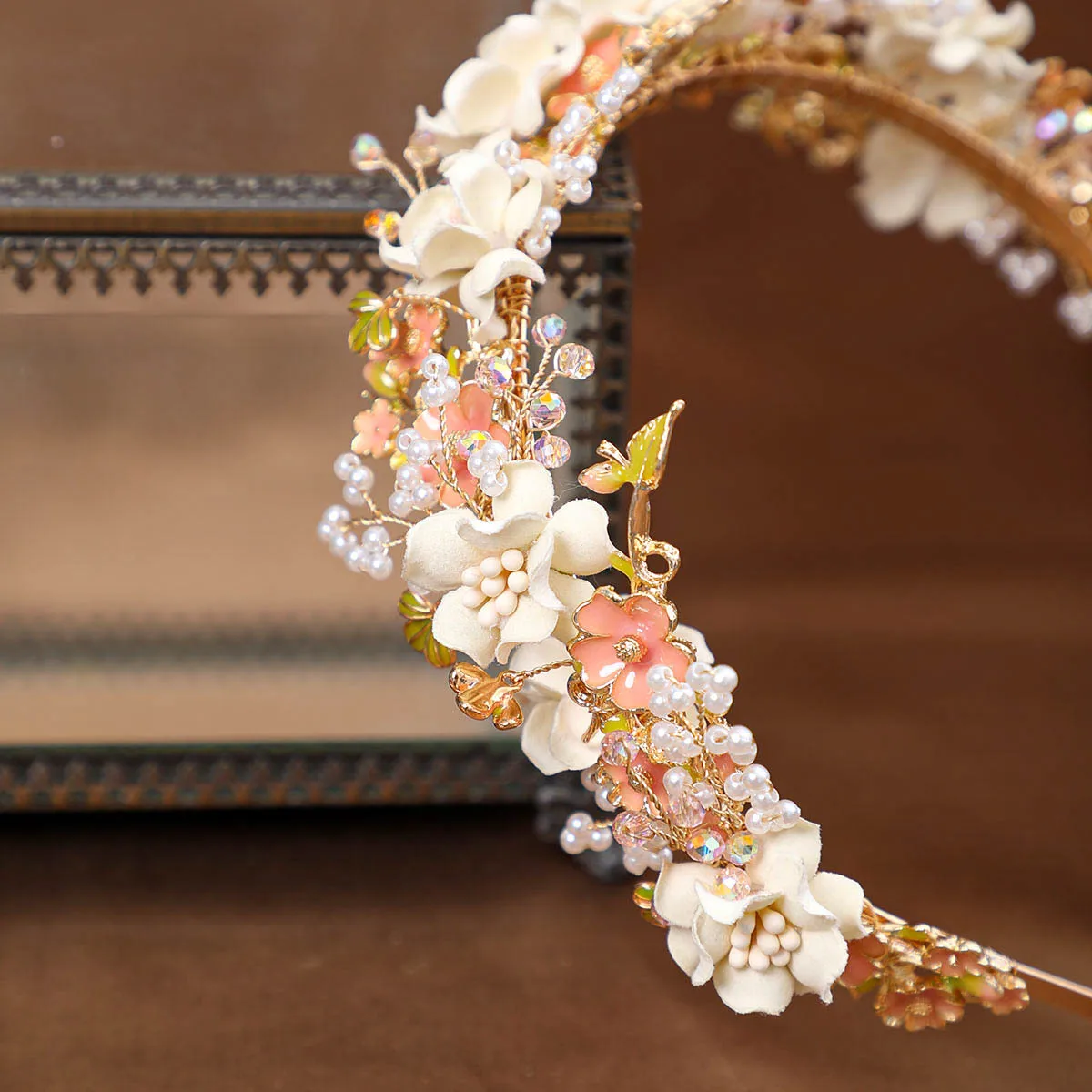 Elegant Princess เจ้าสาวคริสตัลเพิร์ลดอกไม้ Tiara Rhinestone Leaf Hairband สําหรับงานแต่งงานอุปกรณ์เสริมผม