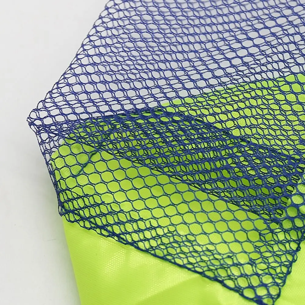 حقيبة شاطئ ذات سعة كبيرة وخفيفة الوزن ومحمولة للسباحة ومشبك قابل للتعديل وحقيبة تخزين شبكية سريعة الجفاف للسفر