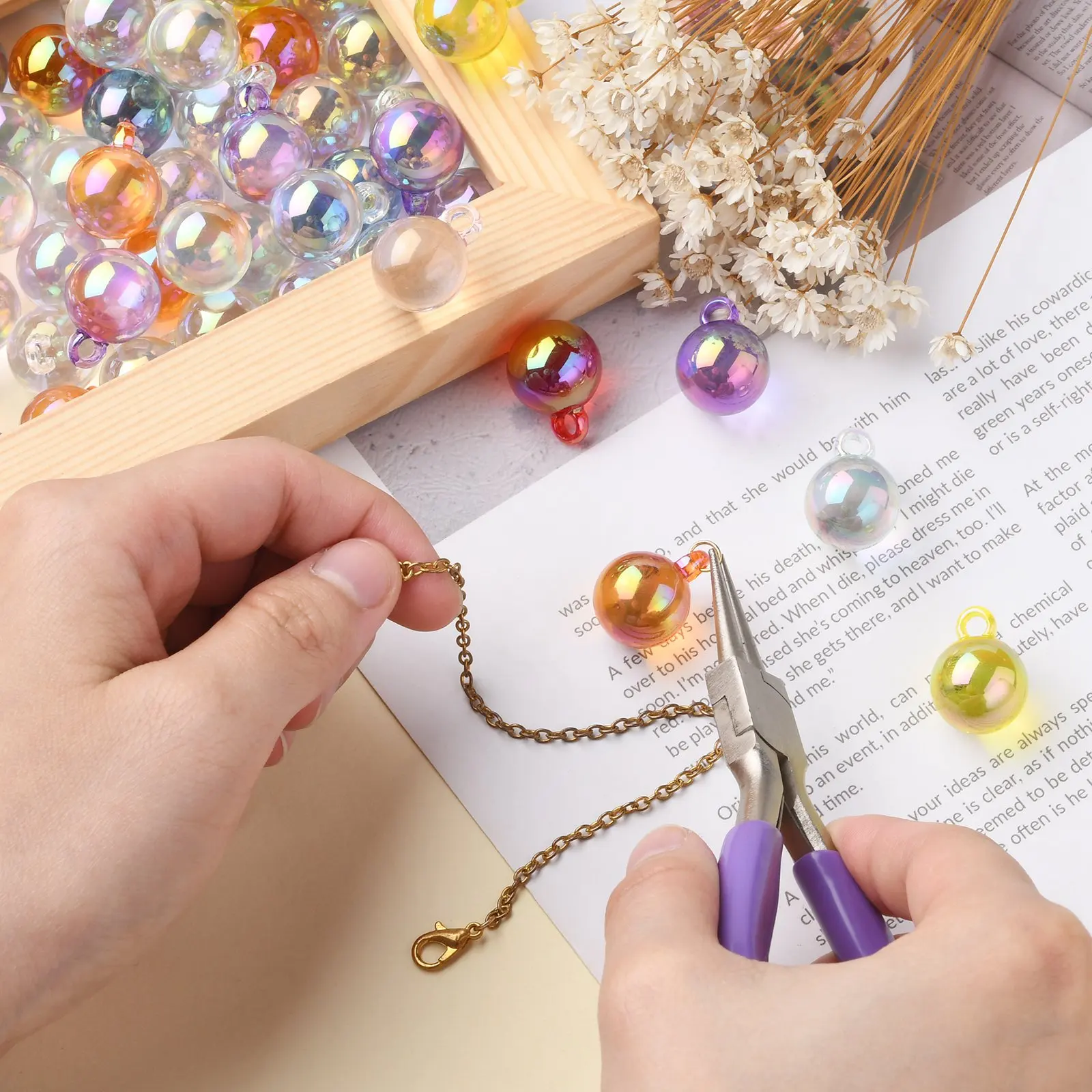 100Pcs 10 Colors Rainbow Iridescent Transparent Acrylic Round Charms Pendants Round Ball Charms for DIY Jewelry Crafting