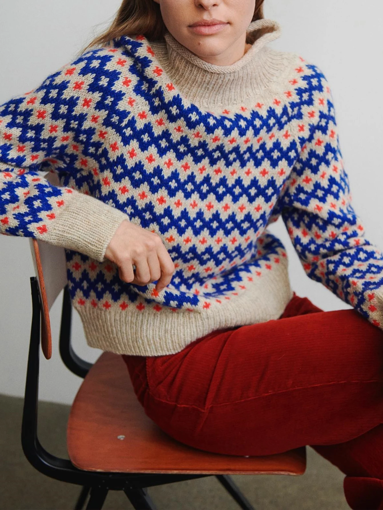 

Autumn and Winter New Niche Knit Cardigan for Women, Designed with a Lazy Style, Sweater Top, Blue Geometric Pattern Straight High-Neck Design Pullover, Casual and Elegant Autumn and Winter Top, Basic Versatile Style for Urban Commuting, Stylish and Casua