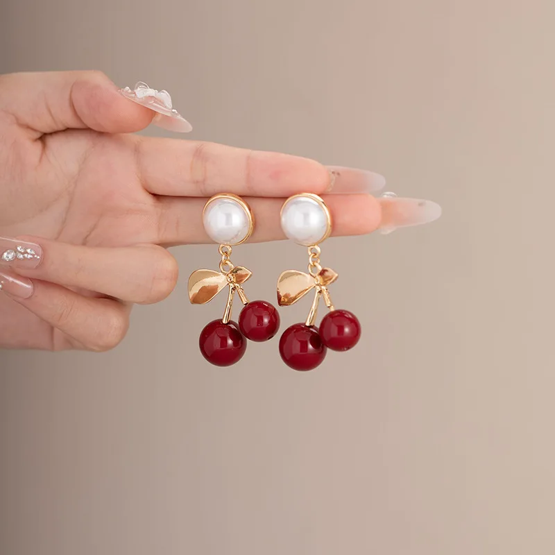 Sweet Vintage French Cherry Pearl Pendant Earrings Mosquito Coil Clip-on for No Piercing Cute Fruit Style Timeless Charm Jewelry