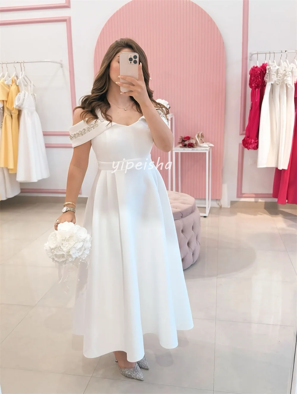 Maßgeschneiderte, formelle, passende Jersey-Strasssteine, A-Linie, schulterfreie Midi-Kleider, maßgeschneiderte Anlasskleider, moderner Stil, Mode