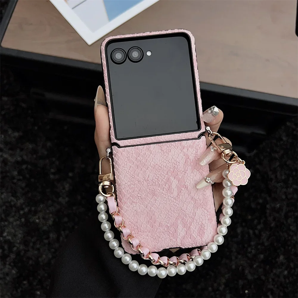 Snake Pattern PU Leather Phone Case Flower Charm & Hinge Protection For Samsung Galaxy Z Flip 7 6 5 4 Flip7 Flip6 Flip5 Flip4 5G