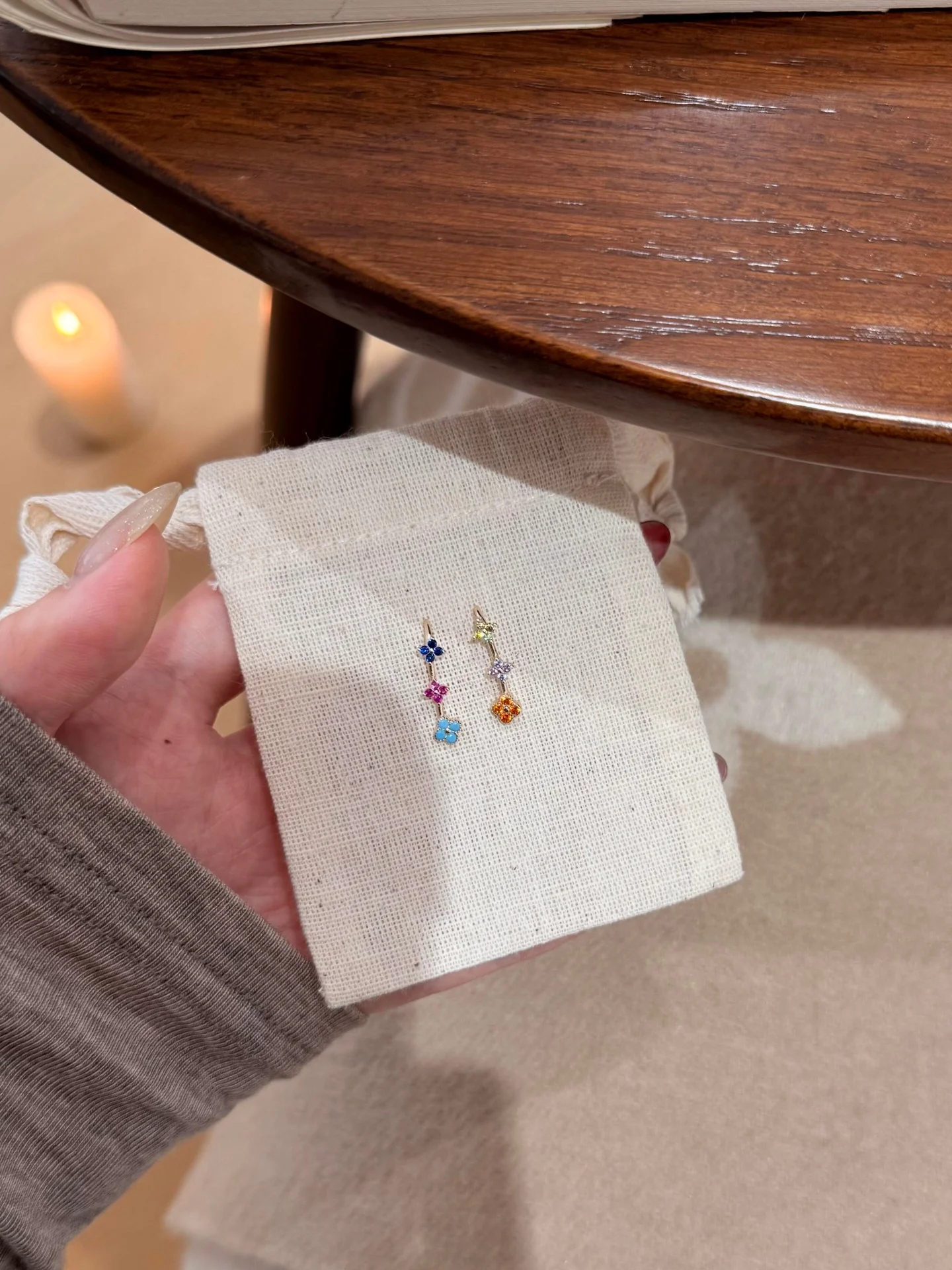 orecchini-pendenti-con-fiore-e-nappine-in-argento-puro-s925-gioielli-di-moda-junla-accessorio-elegante