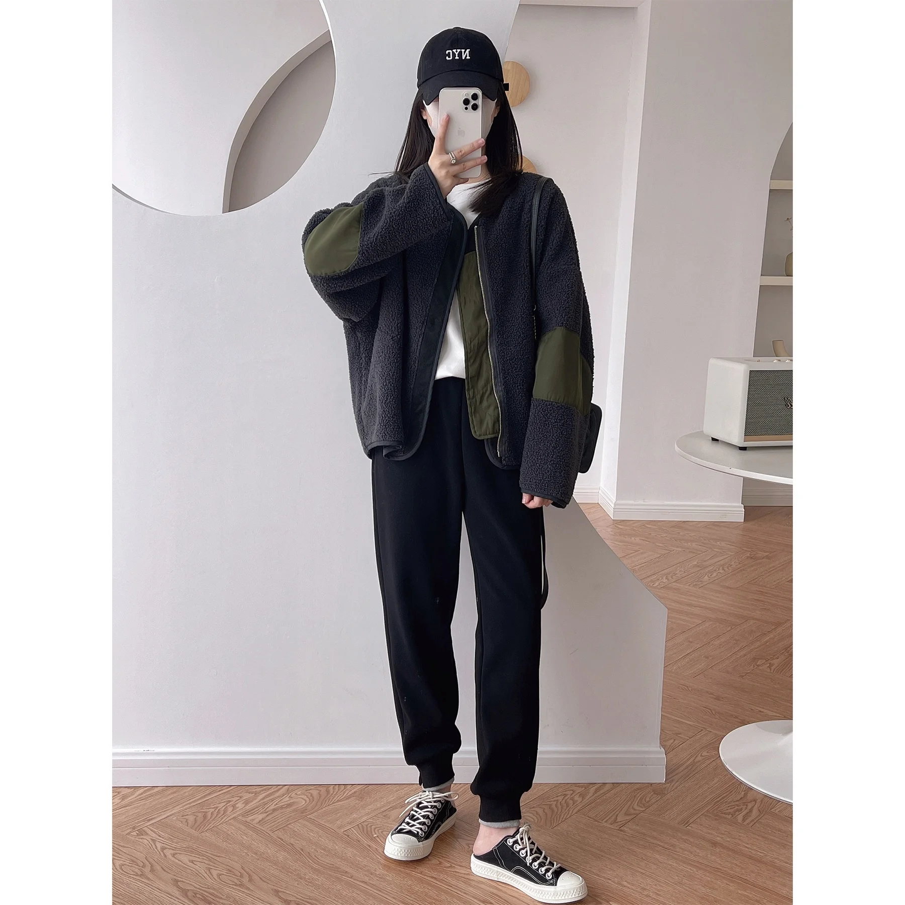 

Lamb Wool et Dark Green Girlish Feminine Womanly Ladylike Female Distaff Feminal Womanish Effeminate Unmanly Epicene Style