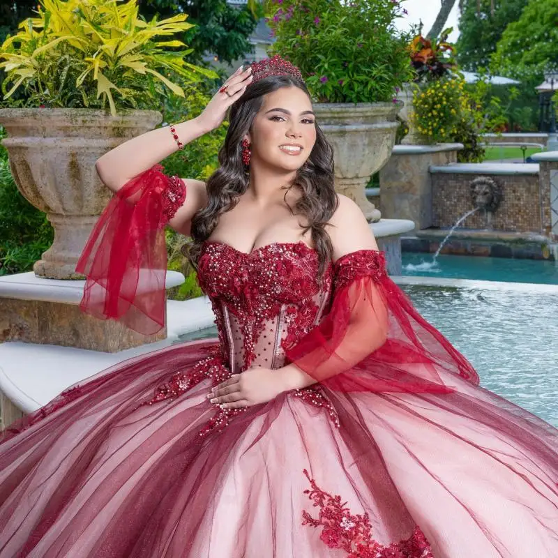 Красное платье Quinceanera с открытыми