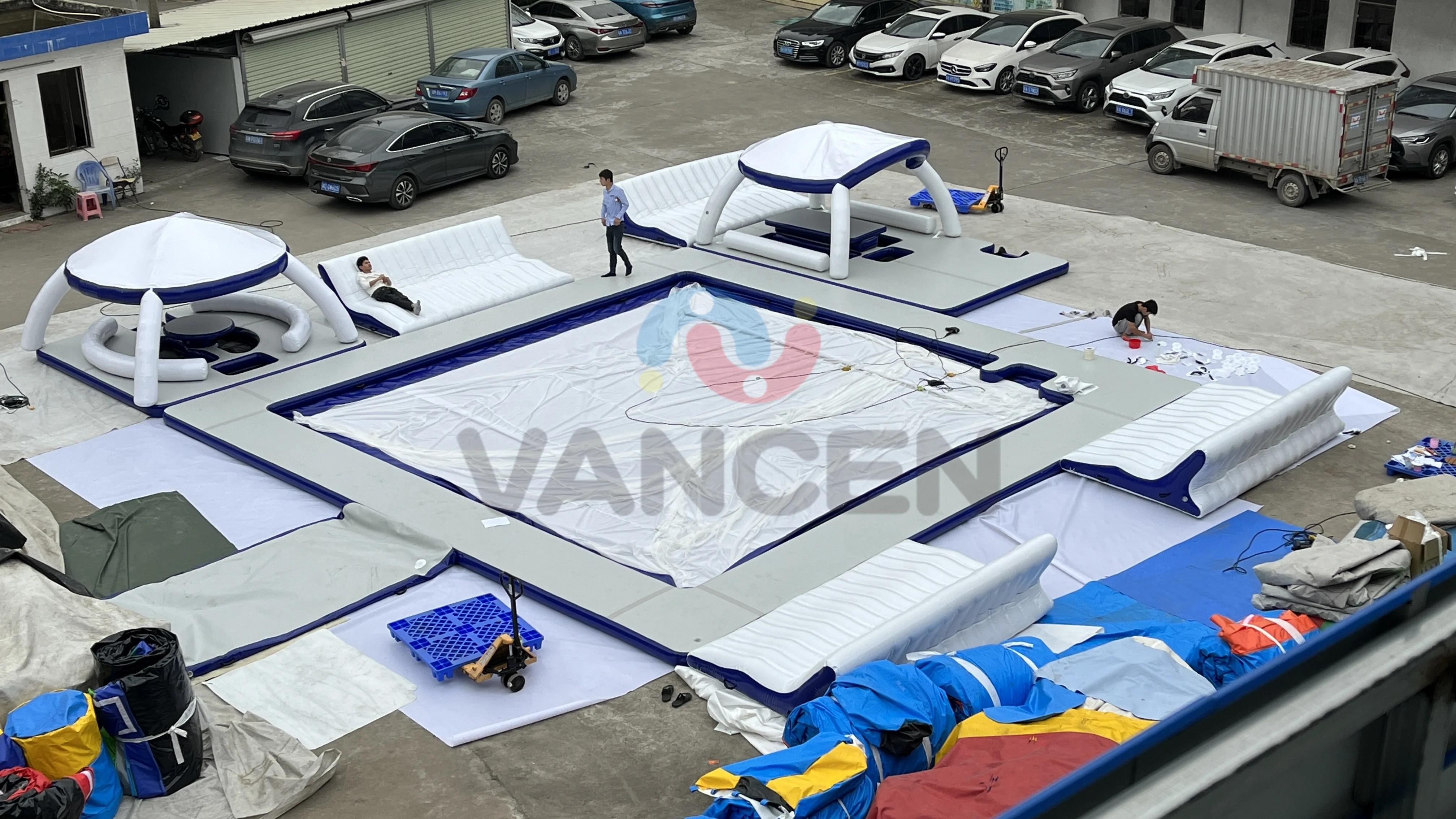 Summer Water Entertainment Equipment Inflatable Island With Tent Drop Stitch PVC Inflatable Platform Floating Dock With Ladder