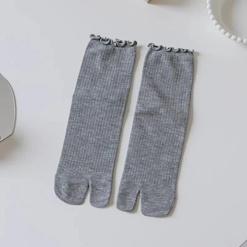 جوارب هاراجوكو البسيطة، جوارب مرنة عالية، جوارب يابانية بحافة مكشكشة من القطن بمقدمة مقسمة، لون سادة، جورب بإصبعين
