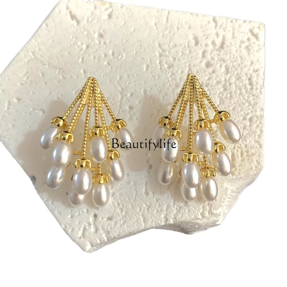 

Autumn and winter trendy temperament women's earrings Korean light luxury imitation pearl grape stud earrings