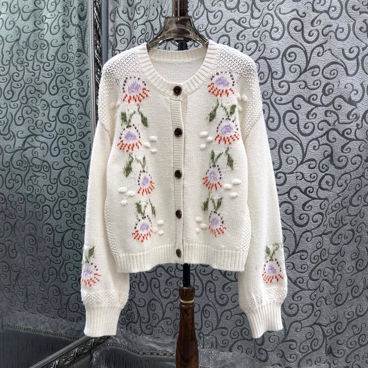 

100%Wool Knitted Cardigans 2025 Autumn Winter Fashion Lady Crochet Flower Patterns Knitting Long Sleeve Casual White Cardigans