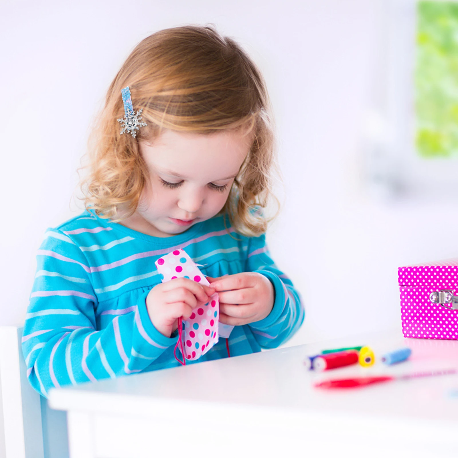 

6 Pcs Snowflake Hair Accessories Set Exquisite Hairpins Christmas Girl Glitter Clip Fabric (Polyester) Holiday Party