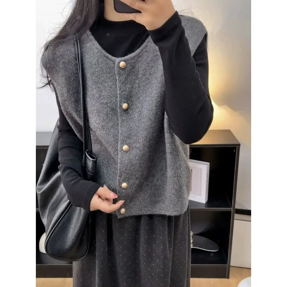 

Retro Single Button Soft Knitted Vest Women's Aosphere oulder Ba Heart round Ne Inner Wear Base irt Two Piece Set