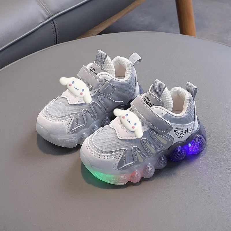 Sanrio 소년 미끄럼 방지 메쉬 캐주얼 신발 소녀 유아 신발 헬로 키티 키즈 통기성 조명 운동화 봄 여름 운동화