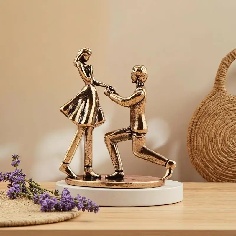 Vintage Couple Figurine Zinc Alloy Handcrafted Proposal Ornament for Anniversary Wedding Couple Gift Home Decor