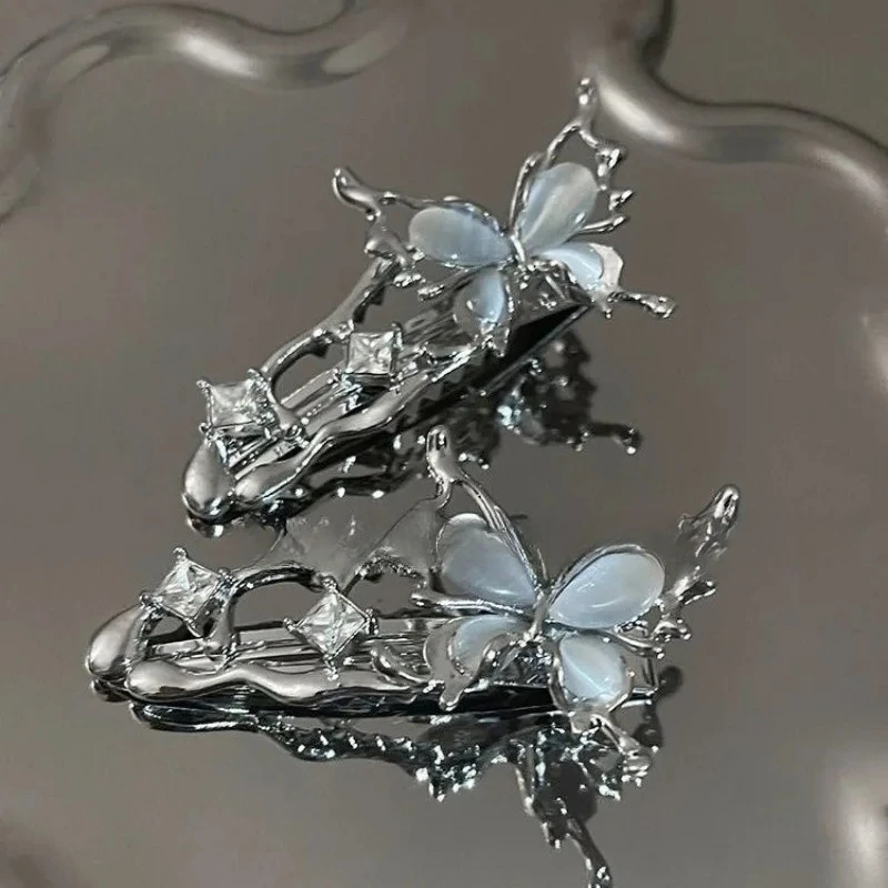 

Y2K Необычная заколка для волос из жидкого металла с бабочкой и цирконием, заколки для волос для девочек, зажим для челки для женщин, аксессуары для волос, модные серебристо-синие новые