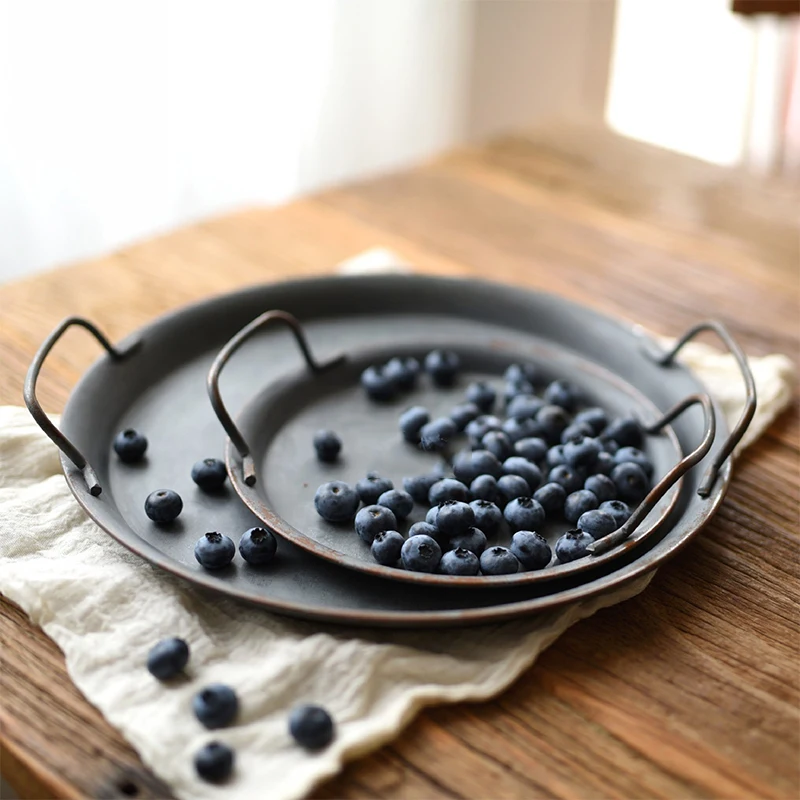 European Retro Metal Plate with Handles Handcrafted Round Vintage Storage Fruits and Bread Tray Home Decoration Garden and