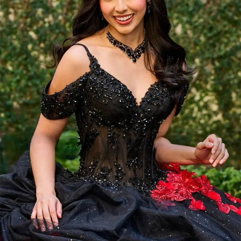 Applique di fiori da favola neri personalizzati con mantello 15 Abito da ballo Quinceanera con cinturino per spaghetti Vestido De