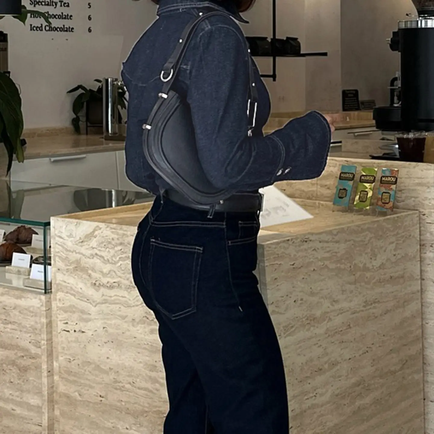 

Street Retro Denim Shirt with A Lapel and Button Closure Blue Casual and Fashionable Versatile Top