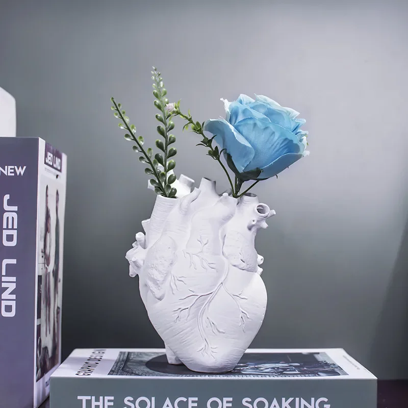 

2023 Popular Simulated Heart Flower Arrangement New Heart Shape Home Desktop Decoration Resin Vase Decoration