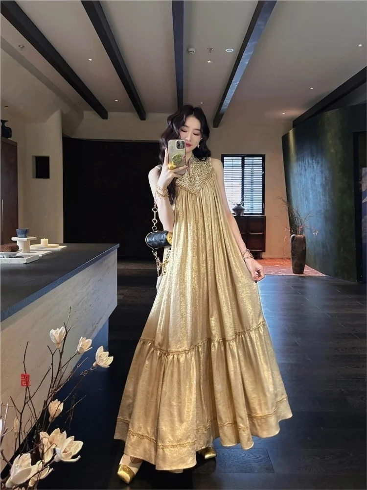 

A beautiful black flower new Chinese-style woven gold core-rope embroidered vest long dress