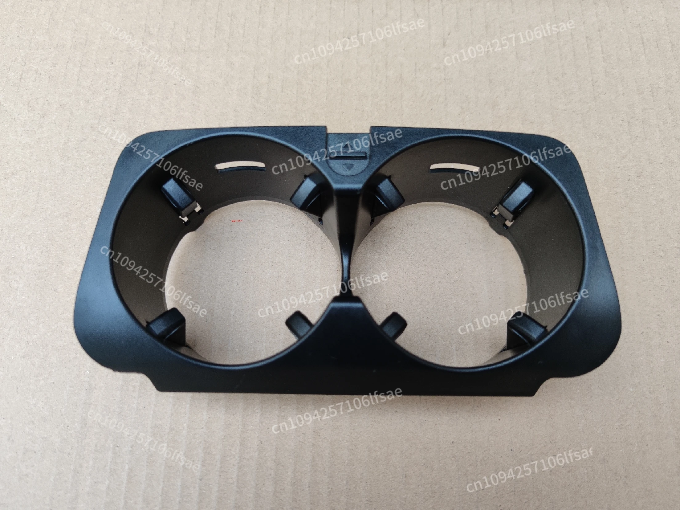

Suitable for Mercedes-Benz C-Class E-Class GLC central control water cup holder C200L E300L GLC260 GLC300 teacup holder