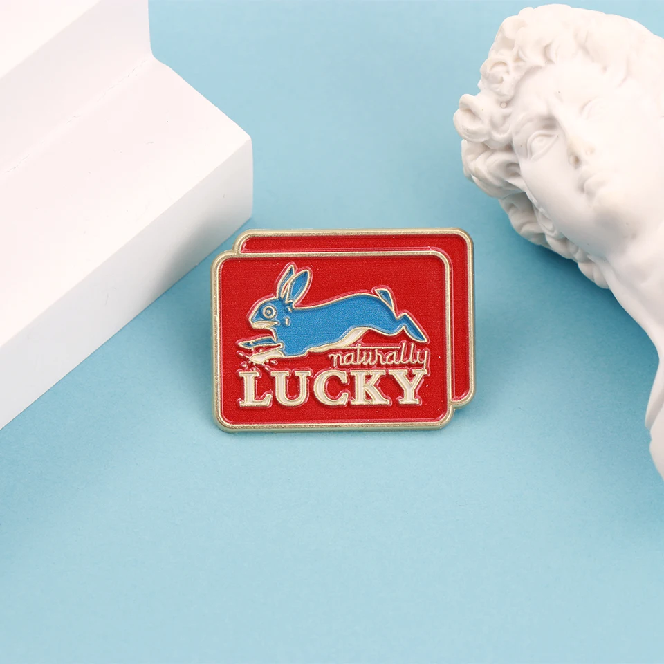 Lucky Rabbit Metallabzeichen und Emaille-Anstecknadeln, trendige Accessoires für Rucksäcke und Kleidung