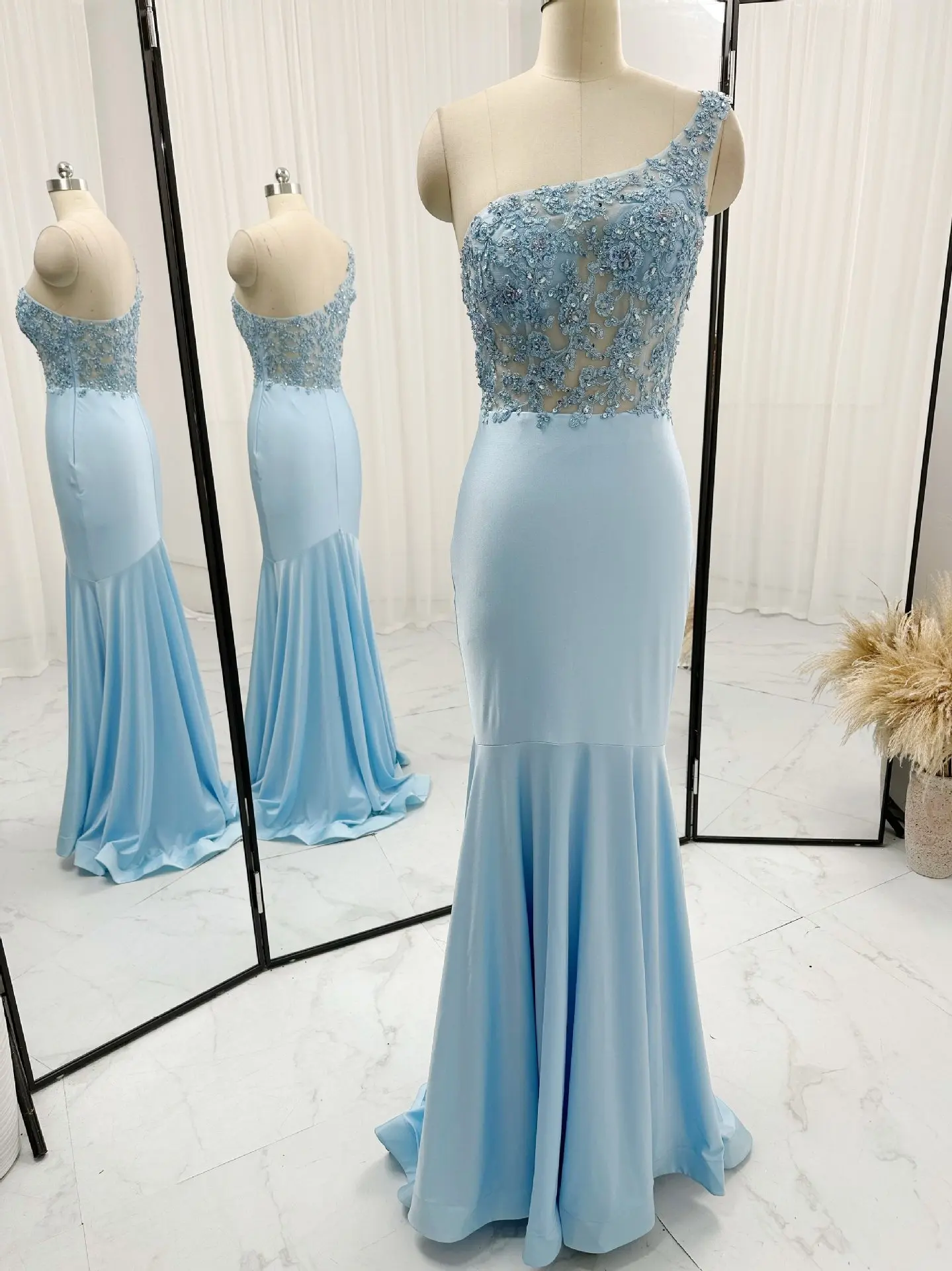 Blue Fashion Oblique Sleeveless Sleeveless Super Slimmed Mermaid Performance Host Evening Dress M1782