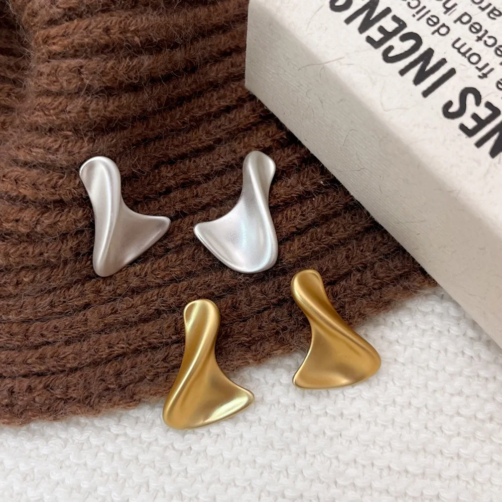 S925 الفضة إبرة المتخصصة تصميم الملتوية غير النظامية وأقراط النسخة الكورية الجديدة من غير النظامية مجوهرات للنساء 2026 هدية الولايات المتحدة #6