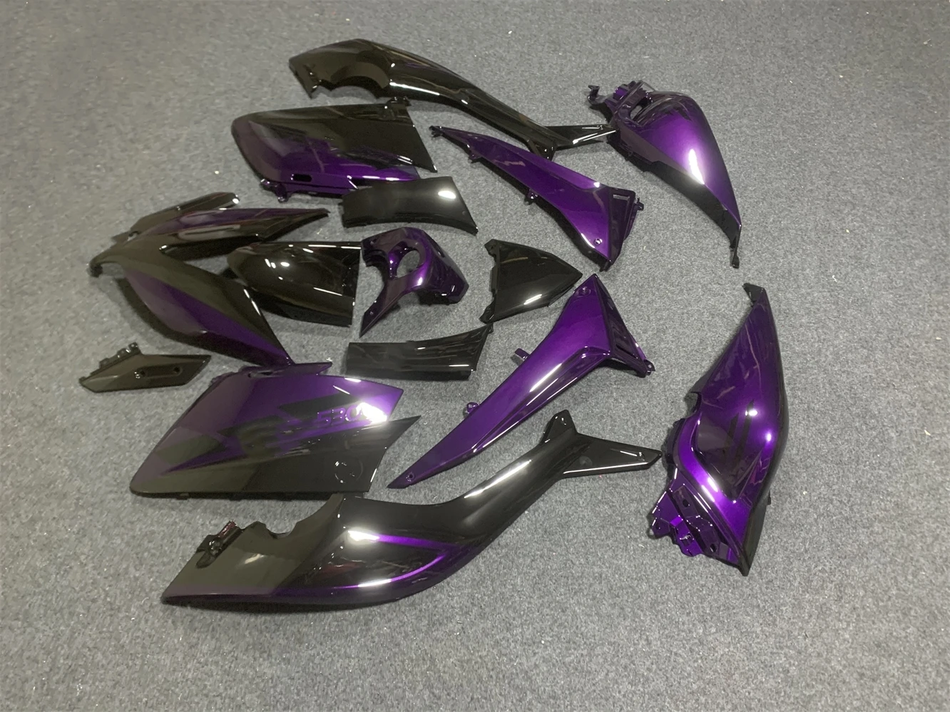 The motorcycle fairing kit is suitable for the TMAX530 2015 2016 530 15 16 black purple motorcycle housing