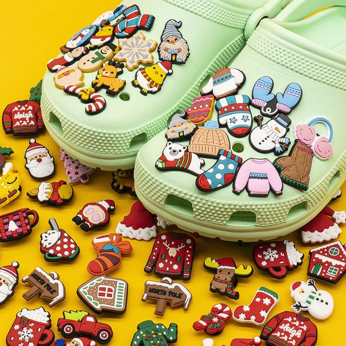 Imagen 2 del producto 1/20/50 Uds. Amuletos de zapatos de Feliz Navidad para hombres, mujeres y niños, alfileres para sombrero de Papá Noel, decoraciones para zapatos, accesorios de fiesta, adorno de regalo